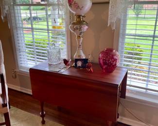Early american drop leaf table