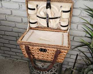 Picnic basket