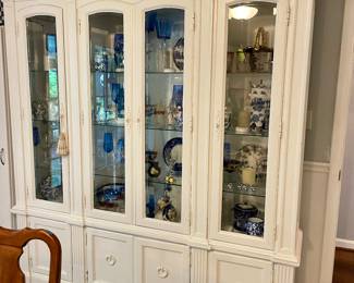 White display hutch