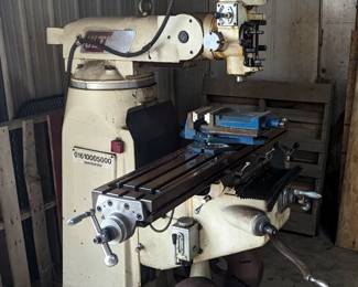 Acer Milling Machine, Model 3VS, Serial Number 9260386, 3 Phase Motor, 3 HP Induction Motor, 60 To 4500 RPM, One Piece Quill Pinion And Shaft, Table Vise Attached
