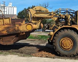 Caterpillar CAT 627B Dual Engine Scraper, Serial Number 37V26, 9609 Hours Showing On Gauge, Cushion Hitch, Hook And Bail System, 29.5 -29 Tires, Forced Ejection, 10' Cut, 14 Yard Struck, 20 Yard Heap Capacity, AC And Heat In Cab, Powers On, 3306 Cat Diesels
