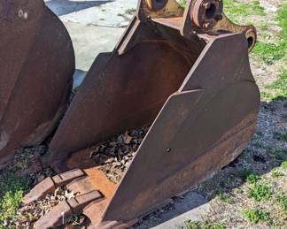 Four-Tooth Bucket, 30 Inch