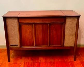 MCM console stereo
