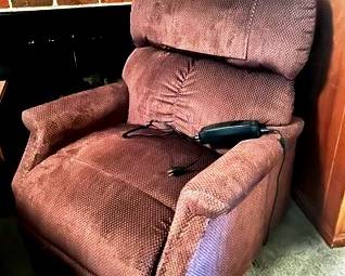 Very nice lift recliner