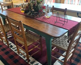 Primitive dining table with 7 chairs
$225
5x7 rug
$80