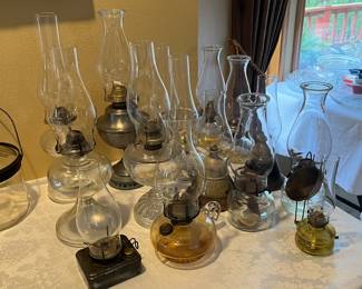 Many oil lamps
Various prices