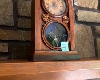 Stained glass mantle clock
$98