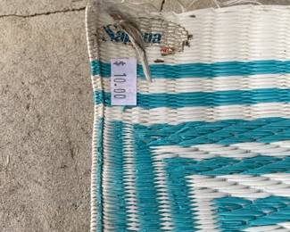 Outdoor peacock accent rug