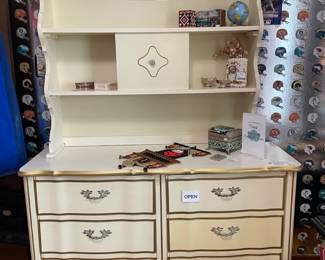 6 drawer dresser with hutch