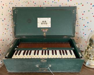 Vtg. Bina harmonium