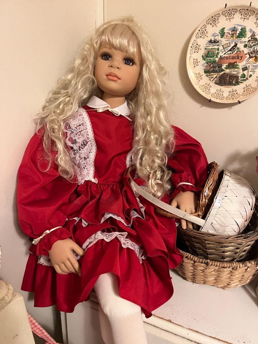 Just an example of the dolls you will find here!