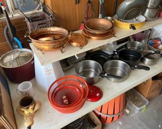 Lots of nice kitchenware