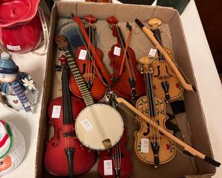 Miniature instruments for dolls