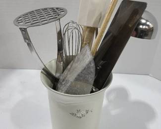 Pfaltzgraff utensil holder with utensils