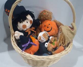 Fall and Halloween decor. Basket with stuffed animals