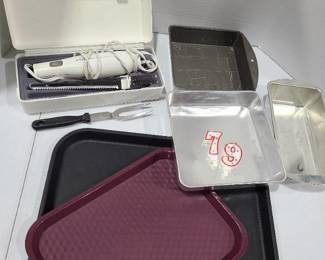 Toastmaster electric knife with serving fork, cake pans, plastic trays