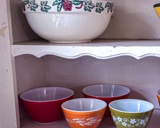 Vintage Pyrex and Kitchenware