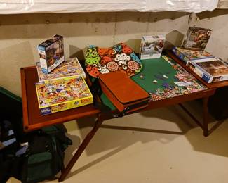 Puzzle making table