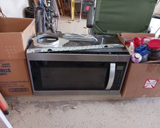 Under the cabinets mount microwave oven