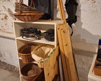Bookcase and baskets 