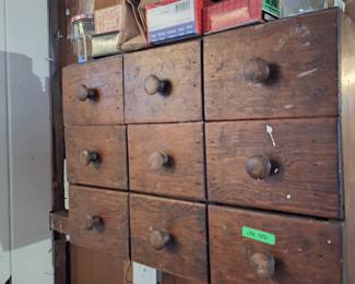 Tool room chest of drawers