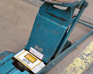 Sears 1 1/2 ton service jack