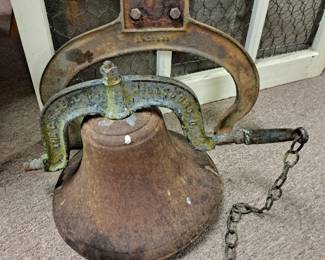 "The C. S. Bell Hillsboro" cast farm bell