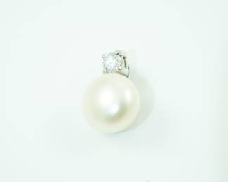 Diamond & pearl pendant