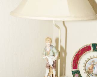 Figural ceramic table lamp