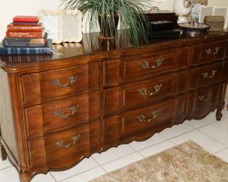 Thomasville mahogany dresser
