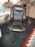 EEXECUTIVE DESK CHAIR
