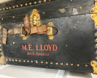ANTIQUE TRUNK.
