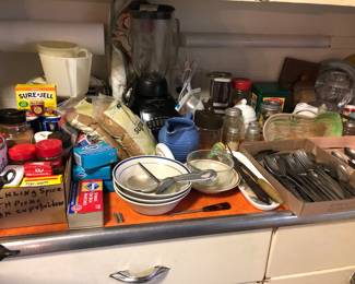 Food/spices, kitchenware