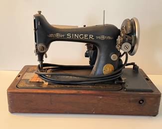 Vintage 1929 Singer Electric Sewing  Machine 66-6 w/Case (Located Upstairs)
