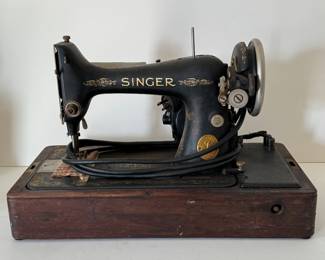 Vintage 1929 Singer Electric Sewing  Machine 66-6 w/Case (Located Upstairs)