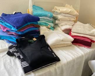 Large selection of ladies mover clothes size M-XL