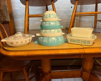 VINTAGE PYREX 