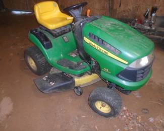 John Deere tractor (reportedly has issues)