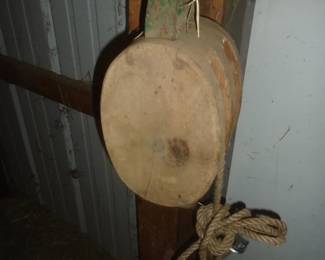 Wooden double pulley