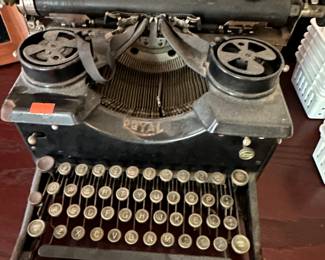1900’s Royal typewriter 