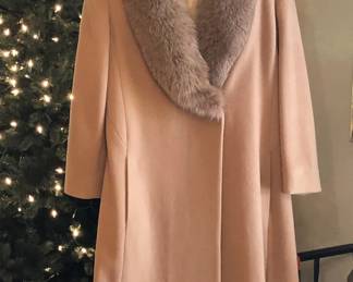 Women's wool coat with fur collar