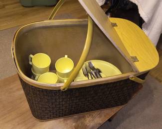 Vintage Burlington Hawkeye picnic basket