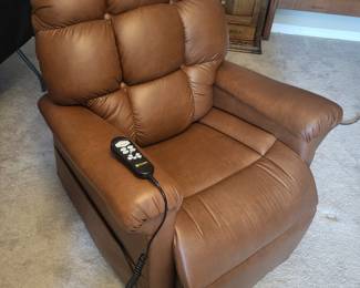 Like new Lift/recliner. Available for pre sale 