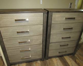 Contemporary chest of drawers