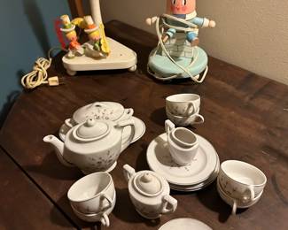 Child’s tea set  vintage children’s lamps 