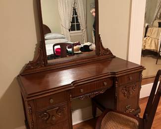 Ladies mahogany vanity, part of a six piece refinished set