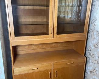 Vintage Mid-century Modern Hutch