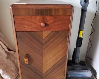 Art Deco night stand / end table