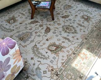 Wool hand knotted rug