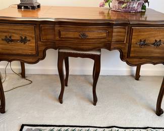 Thomasville vanity with stool